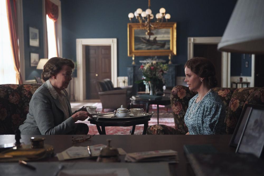 Two women at a coffee table image