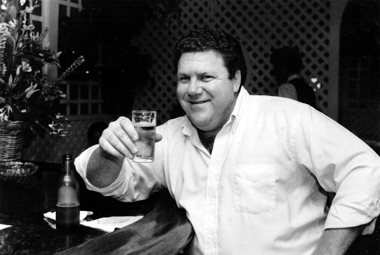 Actor George Wendt holds a glass of beer in a barroom in Los Angeles on June 13, 1983.