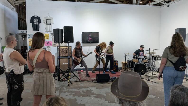 Alt text currently missing