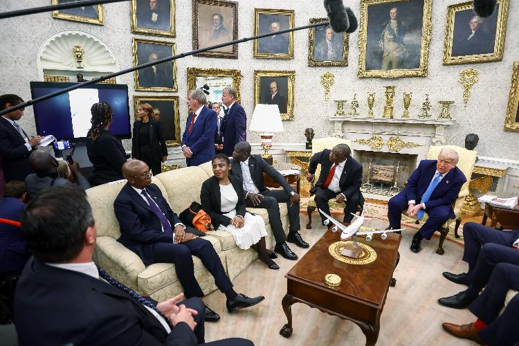 US President Donald Trump, right, and Cyril Ramaphosa, South Africa
