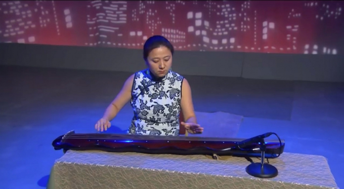 Haiqiong Deng on her instrument.