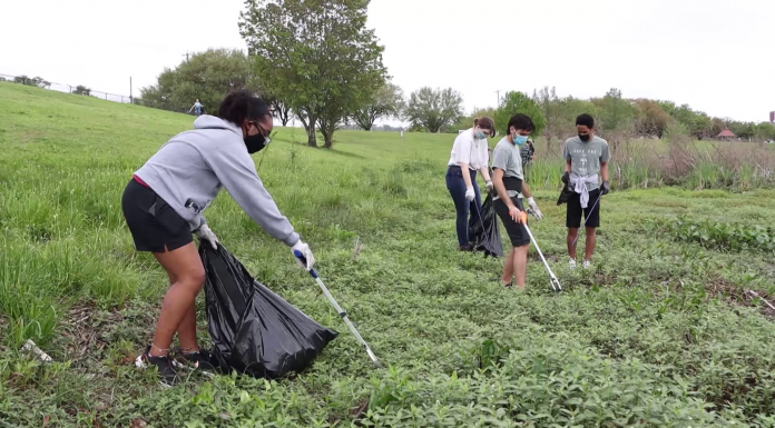 WFSU Ecology: Lake Elberta Spring 2021 Cleanup | Sights and Sounds A group of people that are standing in the grass