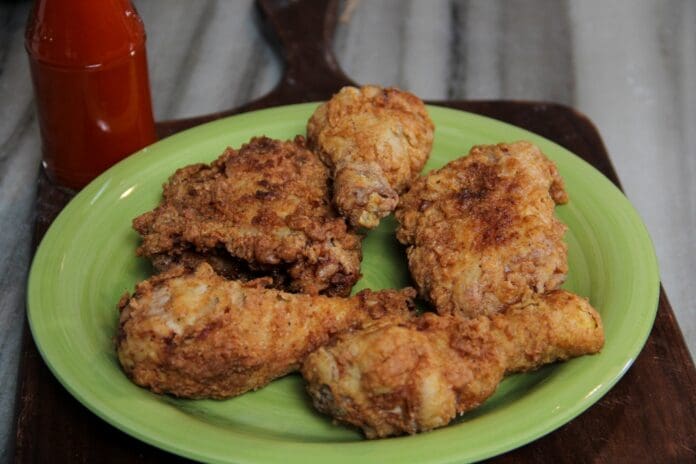 A plate full of fried chickne