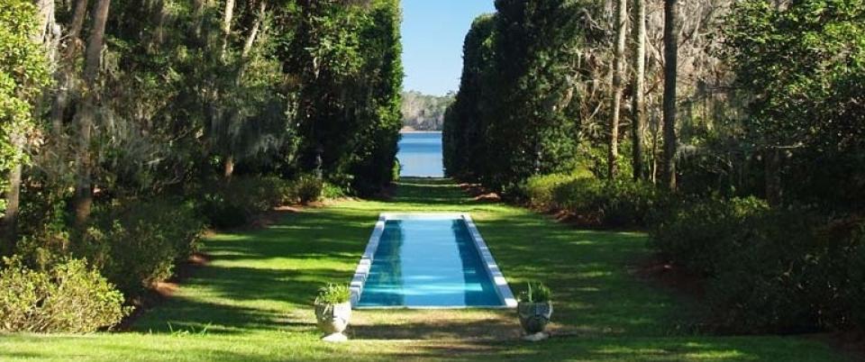 reflection pool at maclay gardens in tallahassee