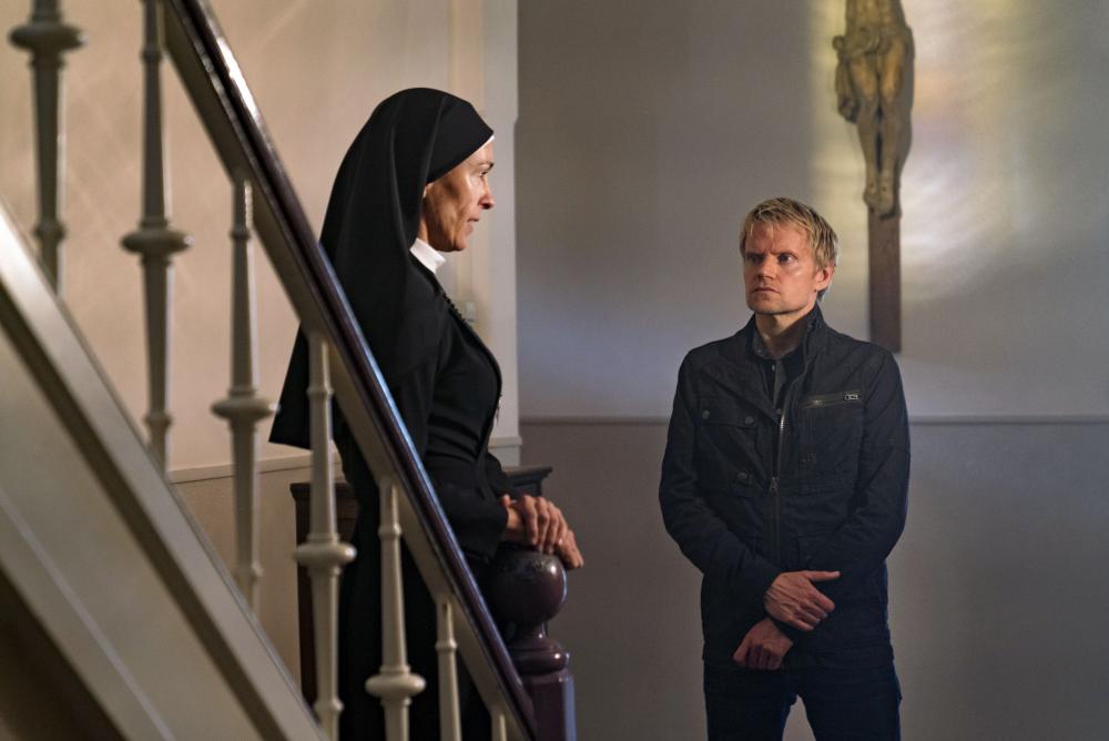Man talking to a nun