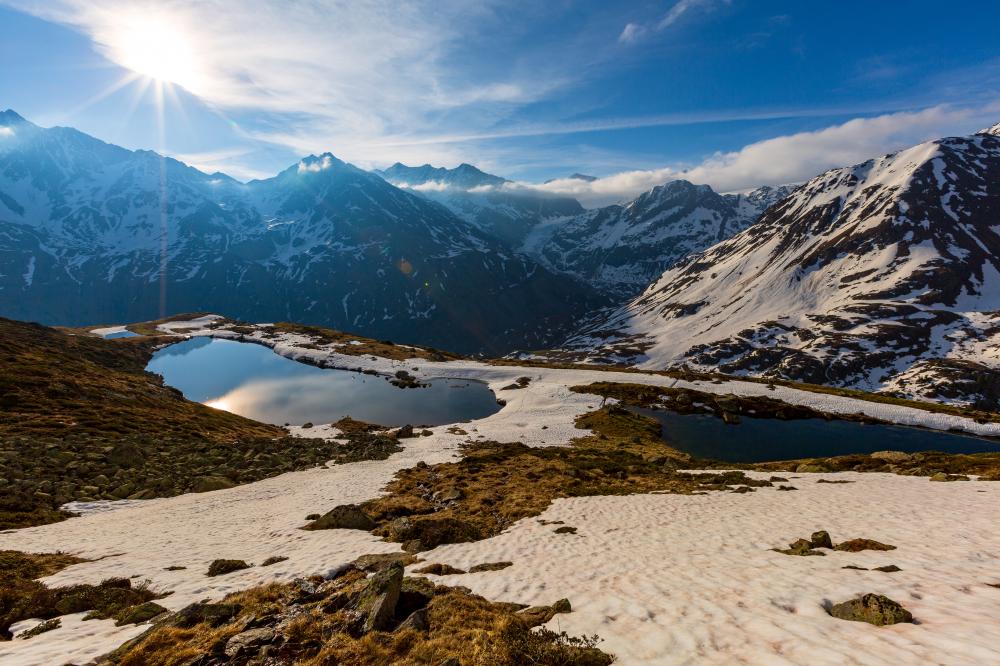 Image of mountains and a lake